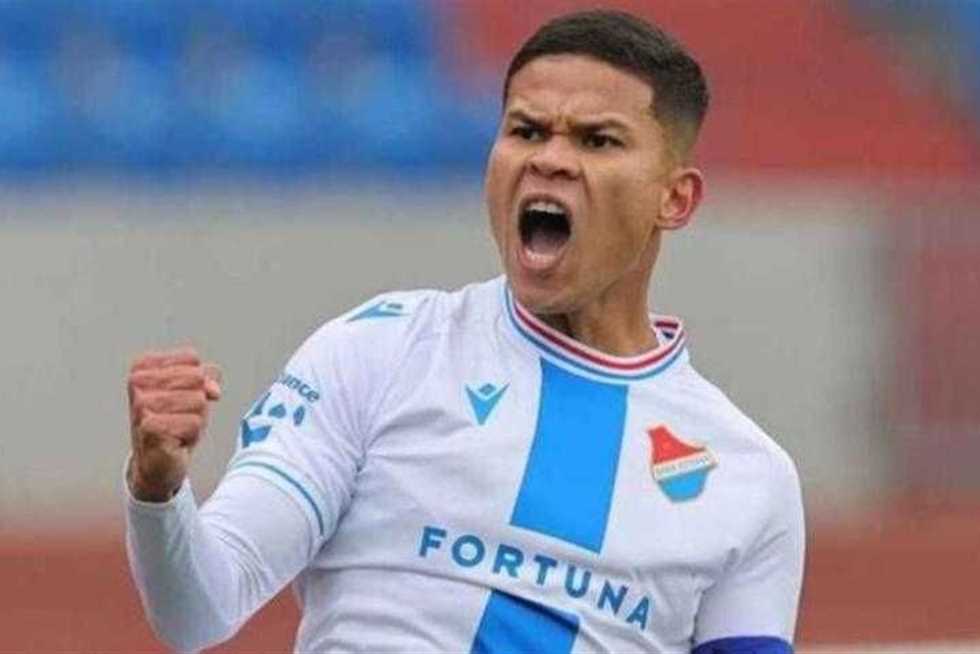 بسبب غضب اللاعب.. تحرك عاجل من الأهلي لضم ايفرتون البرازيلي (تفاصيل)