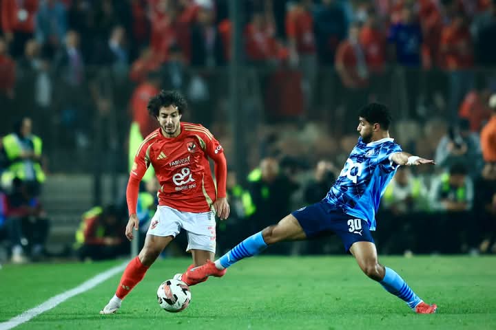 بهدفين مقابل هدفين..الأهلي يتعادل مع بيراميدز في الدوري المصري