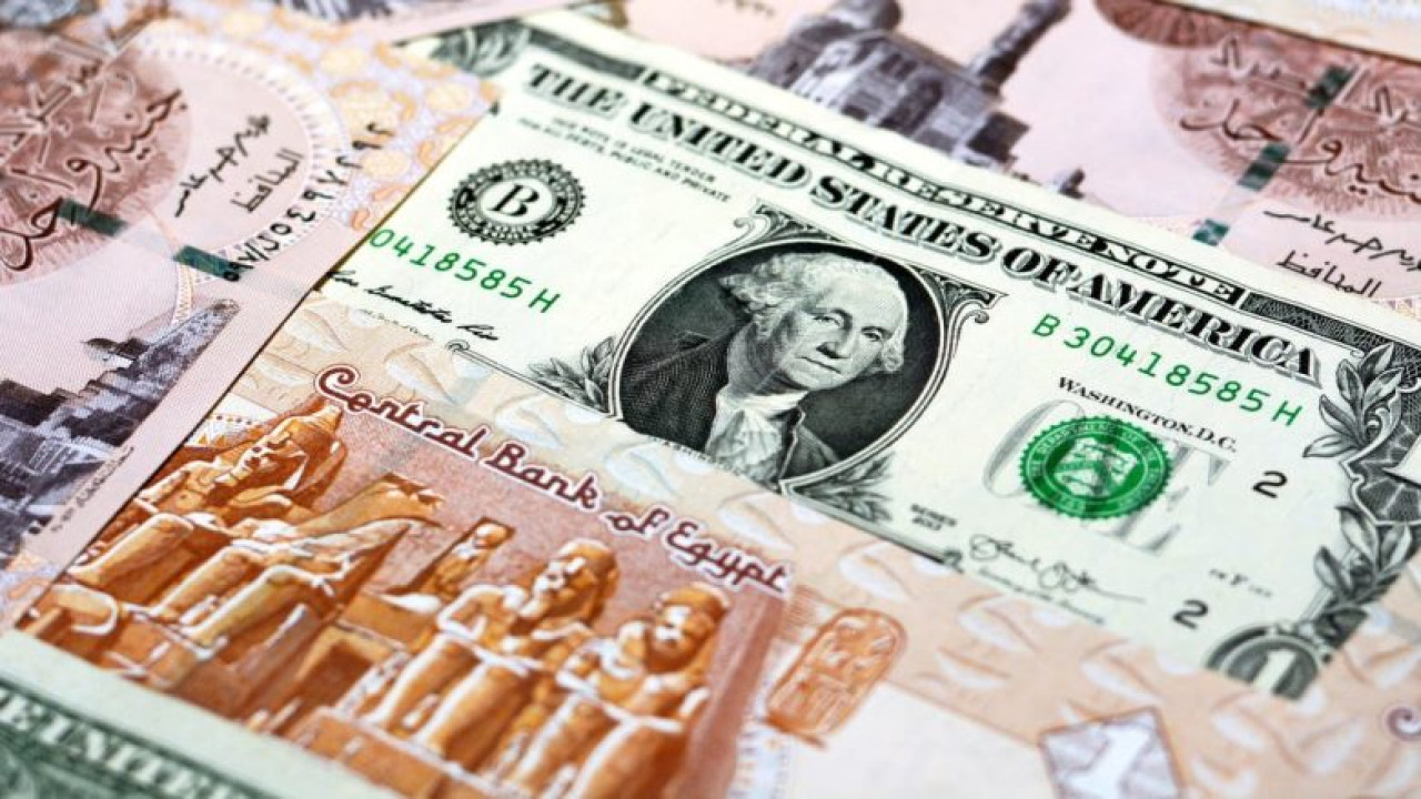 “الأخضر مستقر” سعر الدولار مقابل الجنيه المصري اليوم داخل البنوك.. كيف يؤثر استقرار الدولار على الاقتصاد؟