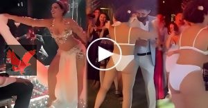 كما خلقها الله.. عروسة تفاجئ الجميع وتخلع فستان الزفاف وترقص بالبيكيني .. لن تصدق ما فعله العريس بها